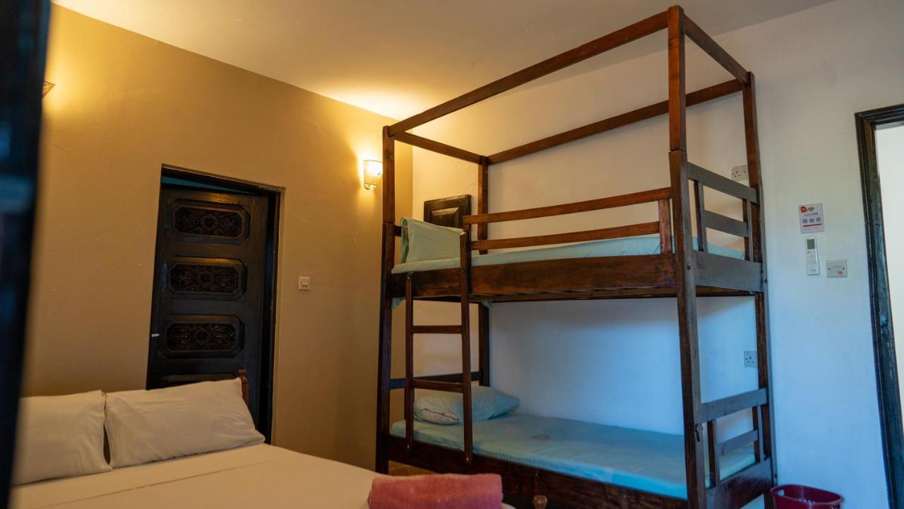 Ostello Tulia House Backpackers Mombasa Esterno foto