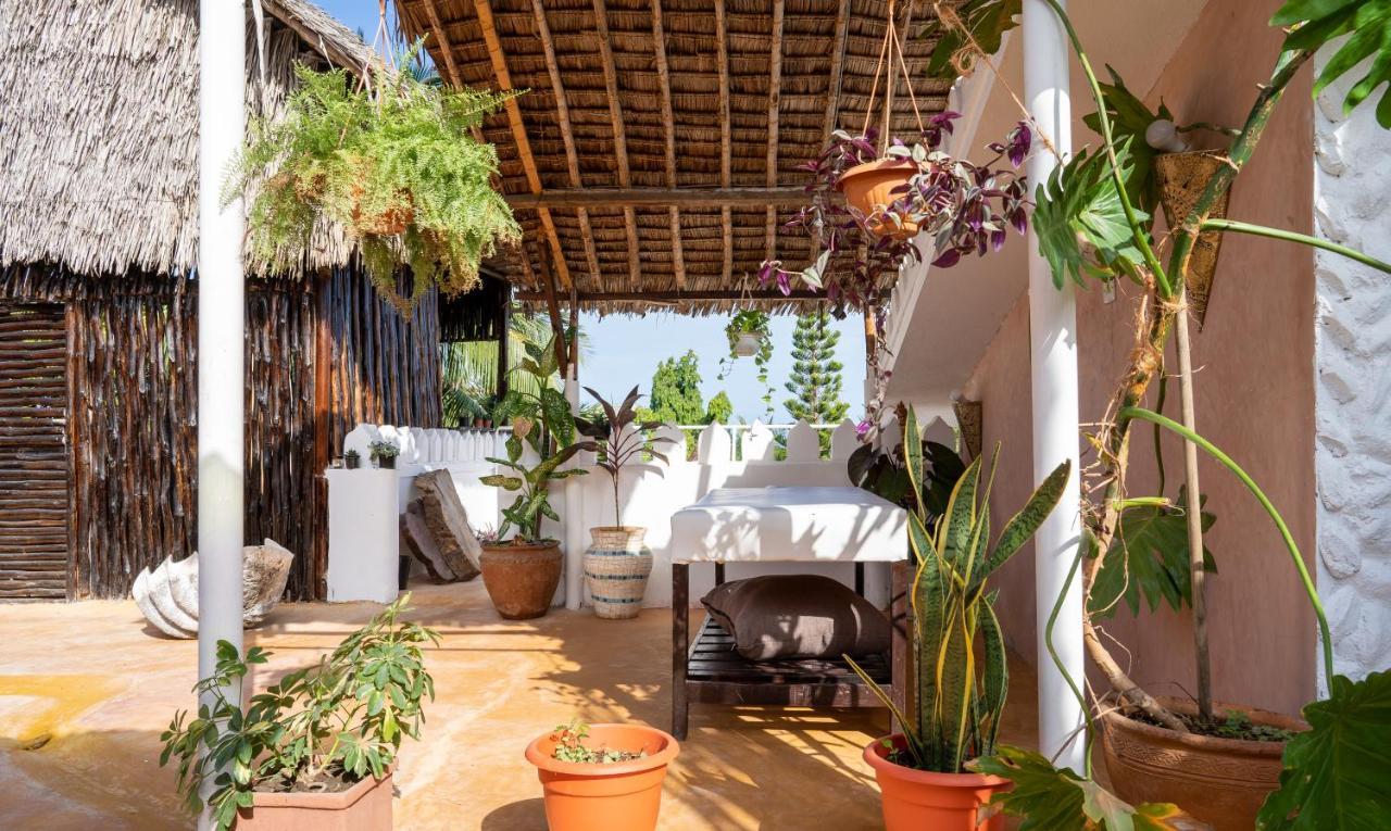 Ostello Tulia House Backpackers Mombasa Esterno foto