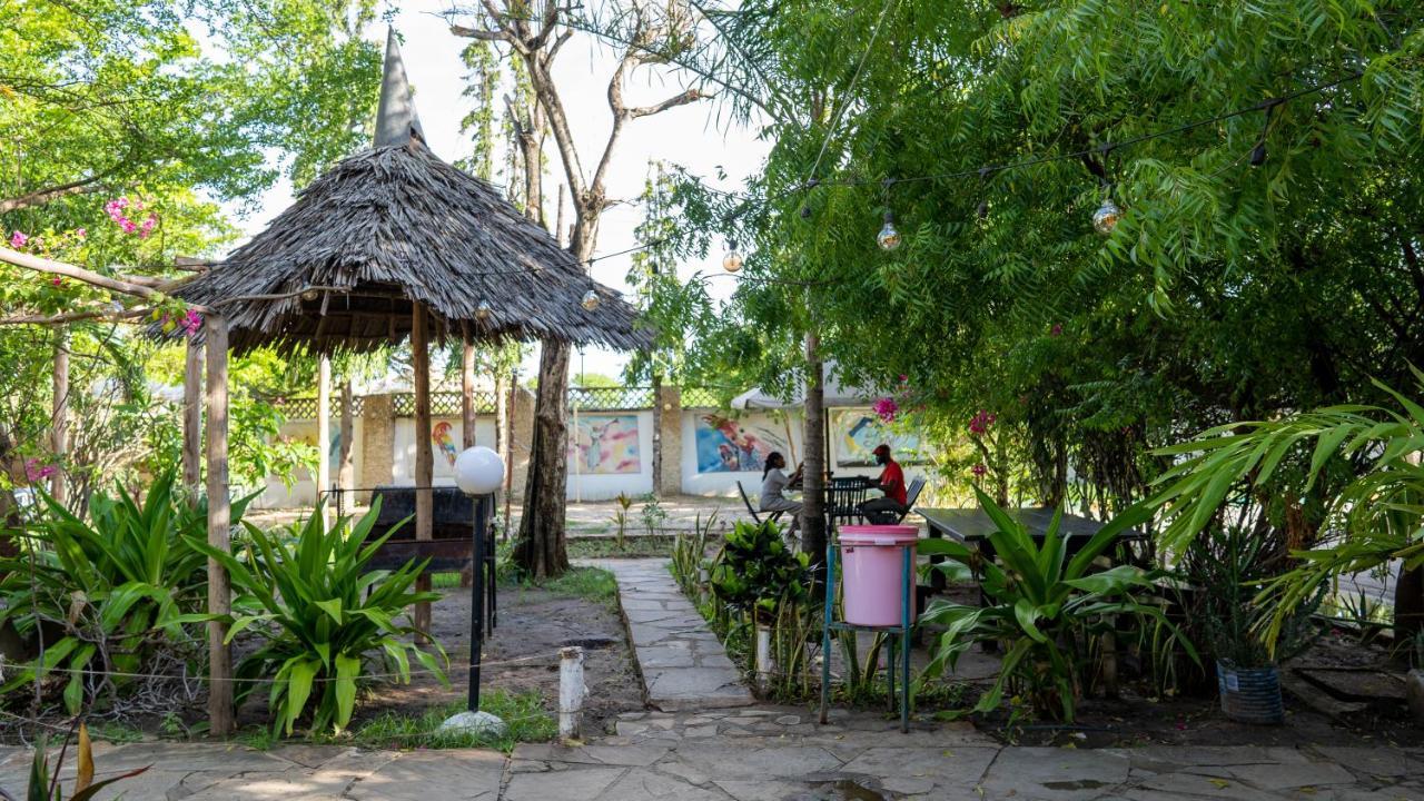 Ostello Tulia House Backpackers Mombasa Esterno foto