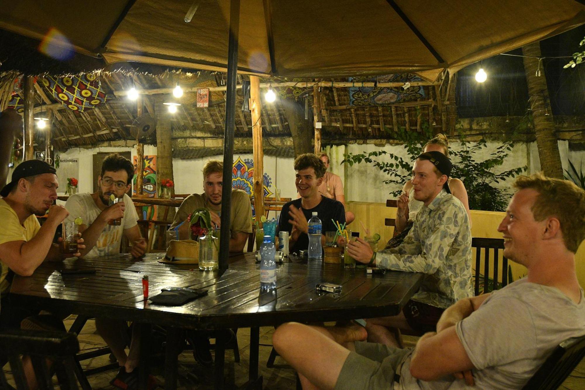 Ostello Tulia House Backpackers Mombasa Esterno foto