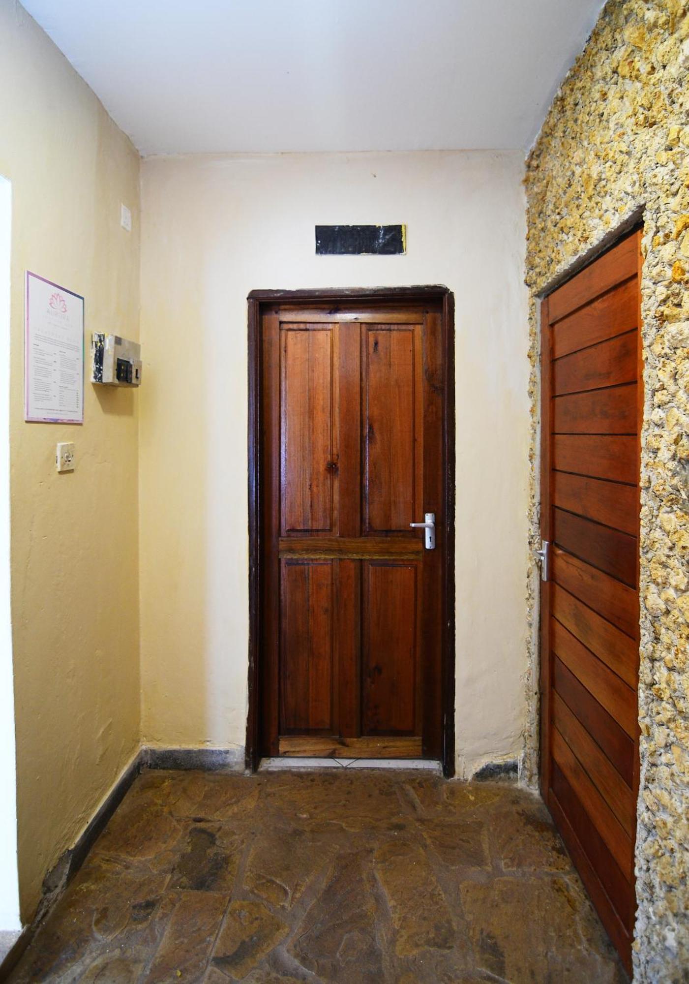 Ostello Tulia House Backpackers Mombasa Esterno foto